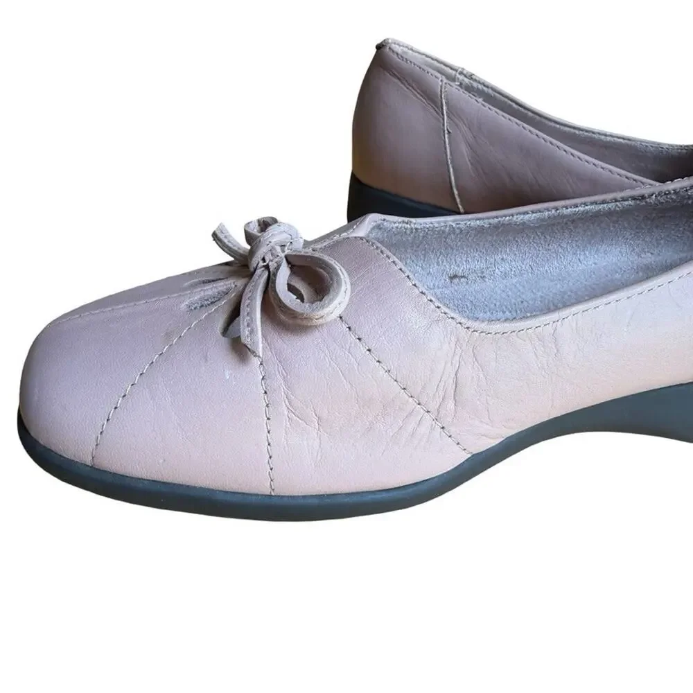 Cobbie Cuddlers Pink Slip On Leather Loafers Flats Comfort Shoes Bow Toe sz 6 W